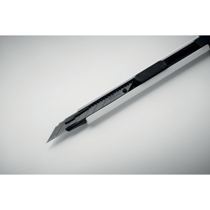 BLADE - Small retractable knife
