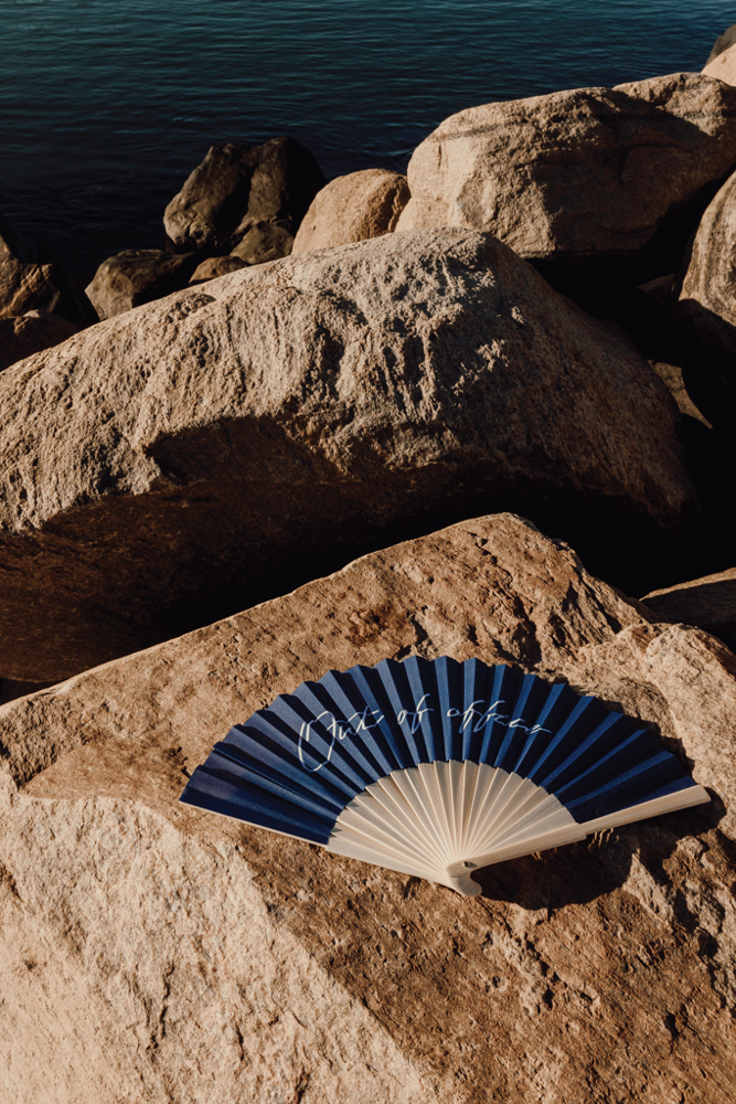 VINGA Out of office hand fan