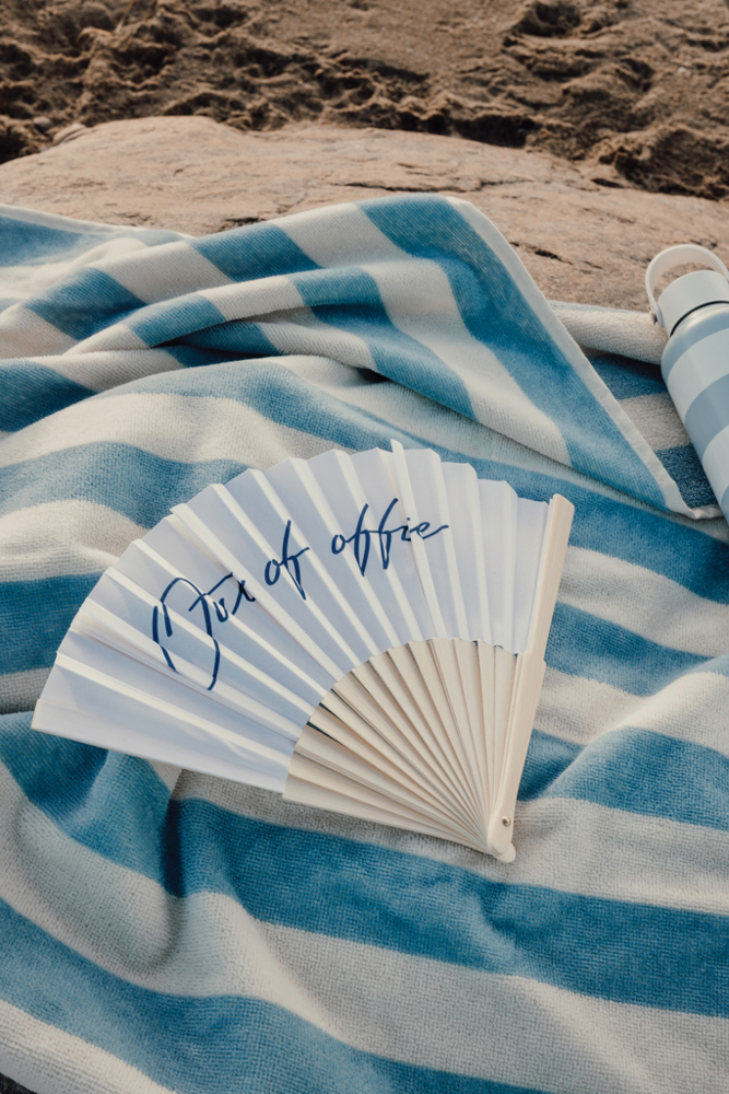 VINGA Out of office hand fan